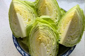 春天多吃包菜，教你过瘾做法，一次做2大盆，香辣好吃，开胃下饭视频封面