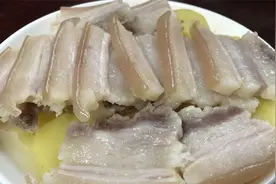 夏天爆腌咸肉，不会坏而且3天就能吃了，土豆垫底蒸的咸肉太香了视频封面
