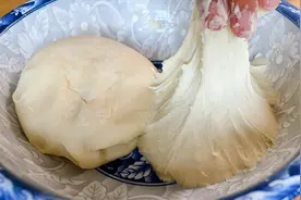 为啥和面总粘手？原来手法错了，这样和面，面再软也不粘，超实用视频封面