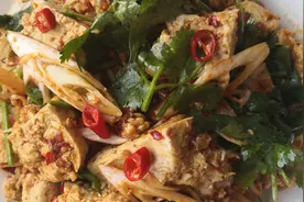 为什么饭店的酱拌豆腐好吃，关键在于酱汁，全程详细讲解做法视频封面