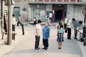 四合院：老太太神助攻啊，故意把秦淮茹支走，让厨子娄晓娥约会视频封面