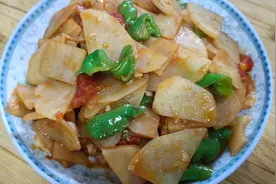 家常炒土豆片这样做，不用焯水，绵软鲜香入味，次次都光盘超下饭视频封面