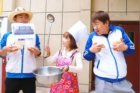 食堂自动打饭机，一个学生打一碗，不料学生用全班合照打了50碗视频封面