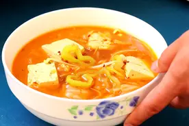 酸辣开胃的韩式泡菜汤，步骤简单味道好，10分钟就能上桌！视频封面