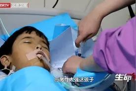 就在大家以为浩宇度过撤掉ECMO这一关时，心电监护的警报突然响起视频封面