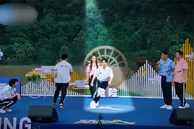 奔跑吧4：蔡徐坤教撩人舞蹈《情人》，郭麒麟想划水被逮到！