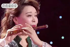 竹笛女神唐俊乔精彩独奏《红梅赞》，红色经典，好听至极！视频封面