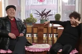 缘来不晚：相亲第二次见面就牵手成功，老年人的浪漫爱情，我慕了视频封面