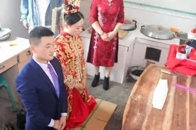 陕西一老总结婚，新娘进家习俗好传统，还要到厨房跪拜，去看看视频封面