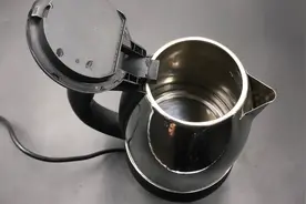 电水壶烧水，好多人都烧错，经常犯的这4个错误，早点知道就好了视频封面
