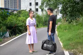 小伙外出打工，留下未婚妻一人在家等他，5年后她的等待没有白费视频封面