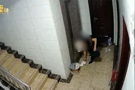 男子偷穿女租客鞋留下自己的鞋 租户：奇葩又后怕视频封面