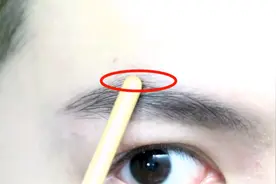 男生修剪眉毛不尴尬，2分钟教你修出帅气眉形！视频封面