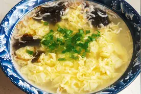 饭店里蛋花汤的正确做法，学会这个技巧，蛋花比珊瑚还漂亮巨好喝视频封面