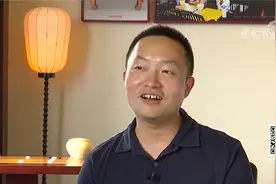 投资者说 张春宝：入市买东阿阿胶翻倍 股灾亏回原点视频封面