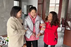 妞妞带燕子第一次见父母，表哥表姐备见面礼，妞妞也拿红包表心意视频封面