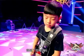 在民间：10岁男孩现场表演电吉他秀《战马奔腾》，真是太帅了视频封面