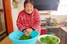 农村妈妈教你保存洋槐花，一焯一晒，加一把盐，保存到冬天不会坏