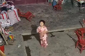妈妈在外务工因疫情快两年没回家，3岁女孩晚上对着监控呼喊妈妈视频封面