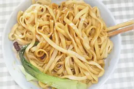 酱油拌面这样做才好吃，入口后葱香酱香面香融合在一起，好吃极了视频封面