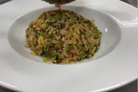 炒饭界的“天花板”到底有何不可告人秘密？竟靠这款配方视频封面