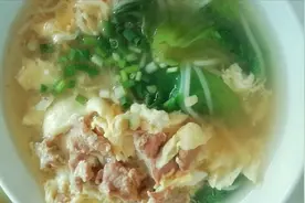 早餐这样做瘦肉鸡蛋面，营养美味，儿子吃一大碗！