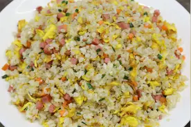 蛋炒饭怎么炒又香又好吃？大厨教你正确做法，米饭粒粒分明太香了视频封面