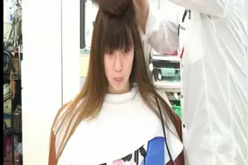 美女剃光头视频封面
