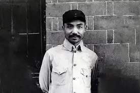 1955年我军授衔时，他没有军衔，但级别却跟元帅同级视频封面