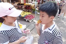 龙凤胎姐弟俩你们是属“黄鼠狼”的吗，20元的炸鸡还没到家就没了视频封面