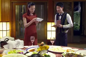 姑娘相亲遇到骗子，吃饭不结帐就跑了，临走时还点了很多名烟名酒视频封面