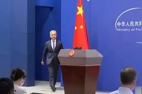 德国重审中远公司入股汉堡港码头交易 外交部：不要人为设置障碍视频封面