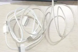 清洁白色数据线原来这么简单，不管多脏多旧，轻轻一擦立马干净