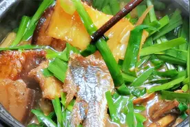 广东名菜：咸鱼煲，不要直接焯水就煮了，多加一步好吃到汤汁不剩视频封面