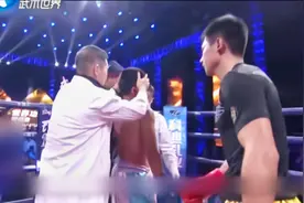 泰国悍将真不中用！被小侯爷邓泽奇重拳疯狂砸脸，直接被干晕！视频封面