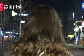 网红店里做头发，睡一觉头发竟然…发型师：我也没保证效果一样啊视频封面