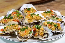 年夜饭首选的蒜蓉粉丝蒸生蚝，出锅高端大气上档次，味道相当鲜美视频封面