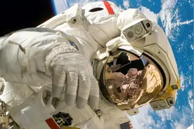 商业航天巨头SpaceX和马斯克的成功，离不开它的支持…视频封面