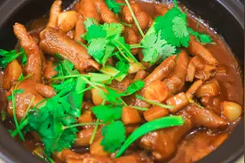 厨师长教你鸡爪的好吃做法，不炸不烧直接煮，滑嫩Q弹香味足视频封面
