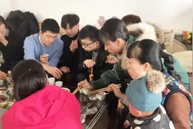 喵喵和老公 去走亲戚 老公见到如此强大的娘家队伍 惊讶了 不敢惹视频封面