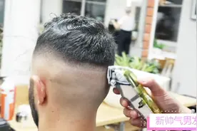 M型发际线男发怎么剪？这款发型精神又帅气，喜欢吗