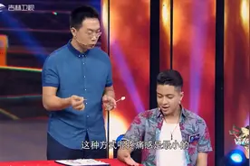 外国小哥体验针灸，被一米二长的盘龙针吓懵了|高手在民间视频封面