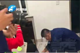 玩大了！好闺蜜玩游戏，双脚被锁一起钥匙又丢失，心疼又想笑视频封面