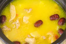 厨师长教你炖鸡汤，选好食材，掌握配方，在家也能炖出饭店味道