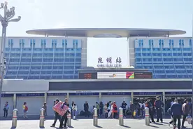 从云南曲靖到昆明，特快23.5元，窗外是云南七彩风光视频封面