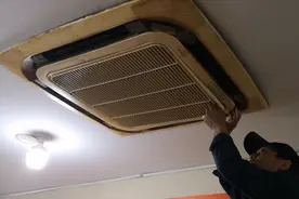 屋顶上的5匹吸顶天花机空调该怎么拆？教你几个步骤，涨知识了视频封面