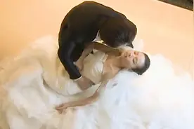 花蕾蕾身穿婚纱死去，英子和马学军结婚生子，这个结局你怎么看？视频封面