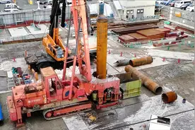 日本建筑工地的加藤KB-1500R旋挖钻机作业中视频封面