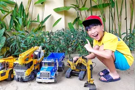 玩具总动员：组装遥控汽车有点难，玩具们竟然帮忙？好神奇！视频封面