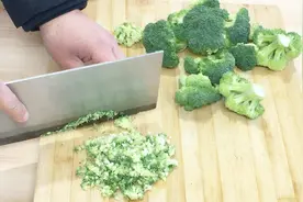年夜饭菜谱：一颗西兰花，一根胡萝卜，简单一做，过年吃太爽了